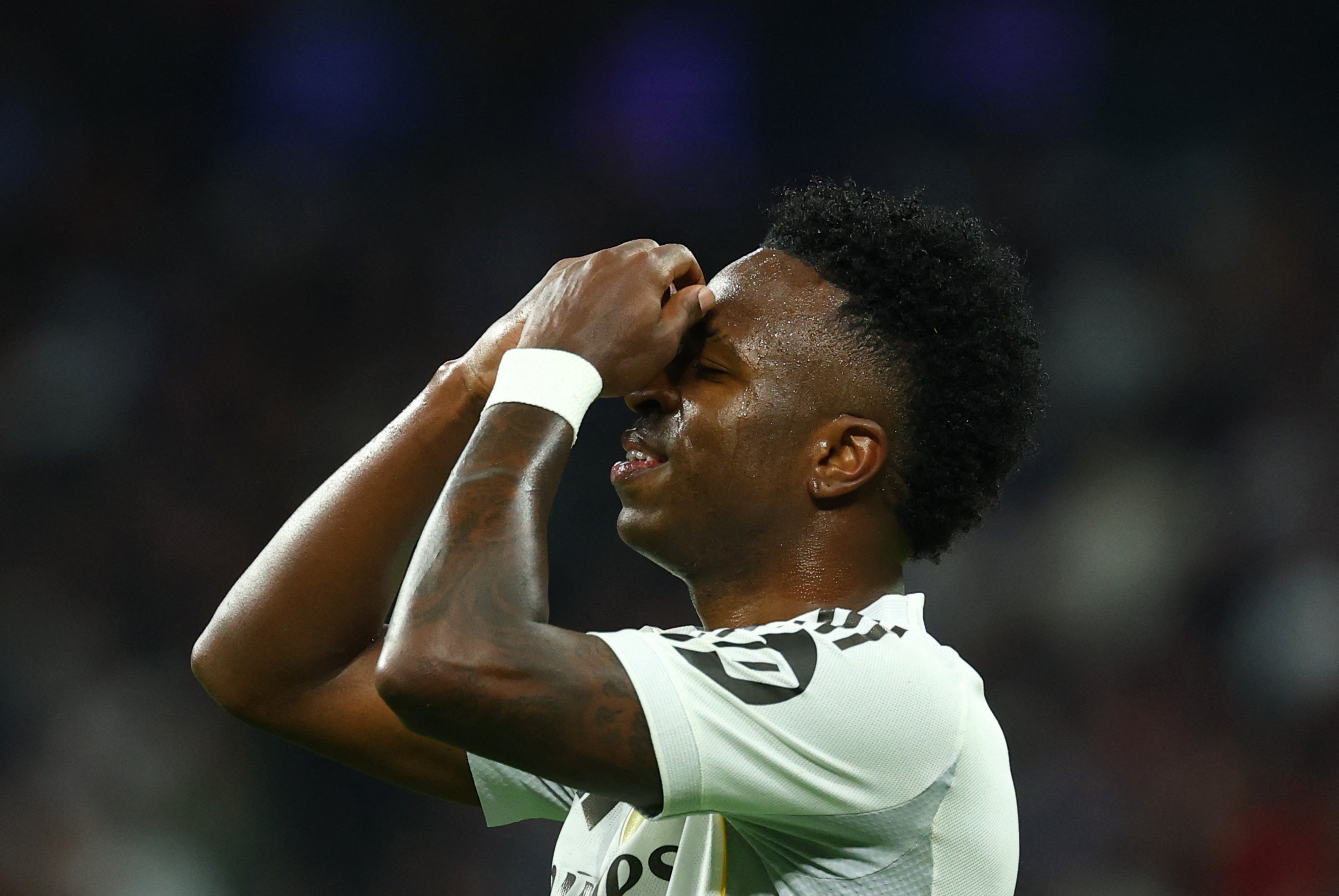 kaiyun-ESPN：阿隆索离任让维尼修斯续约出现转机，但工资条款差距仍很大